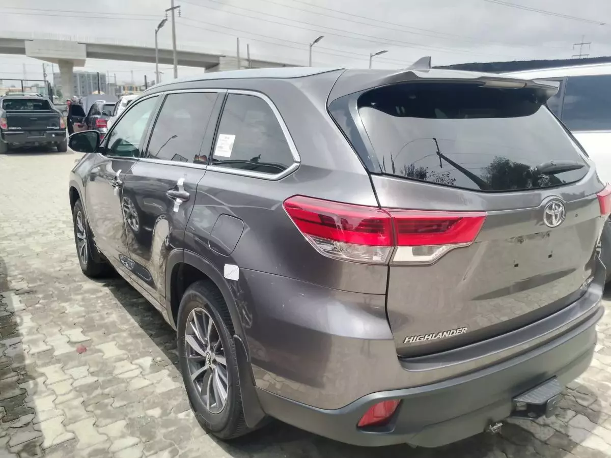 Toyota Highlander   - 2018