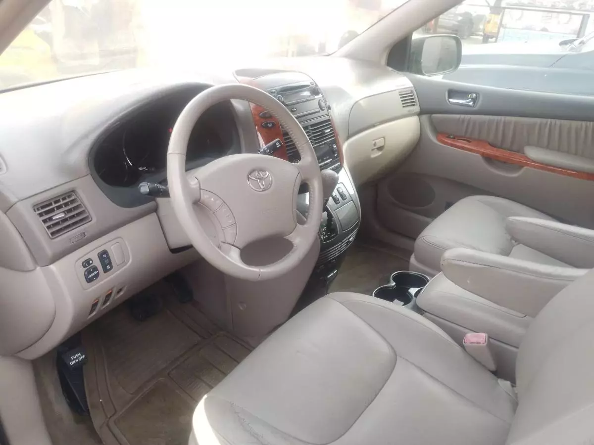 Toyota Sienna   - 2008