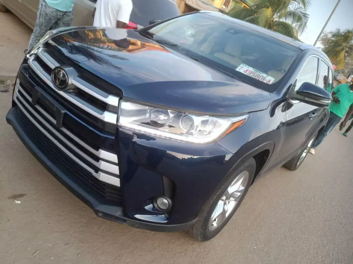 Toyota Highlander   - 2015