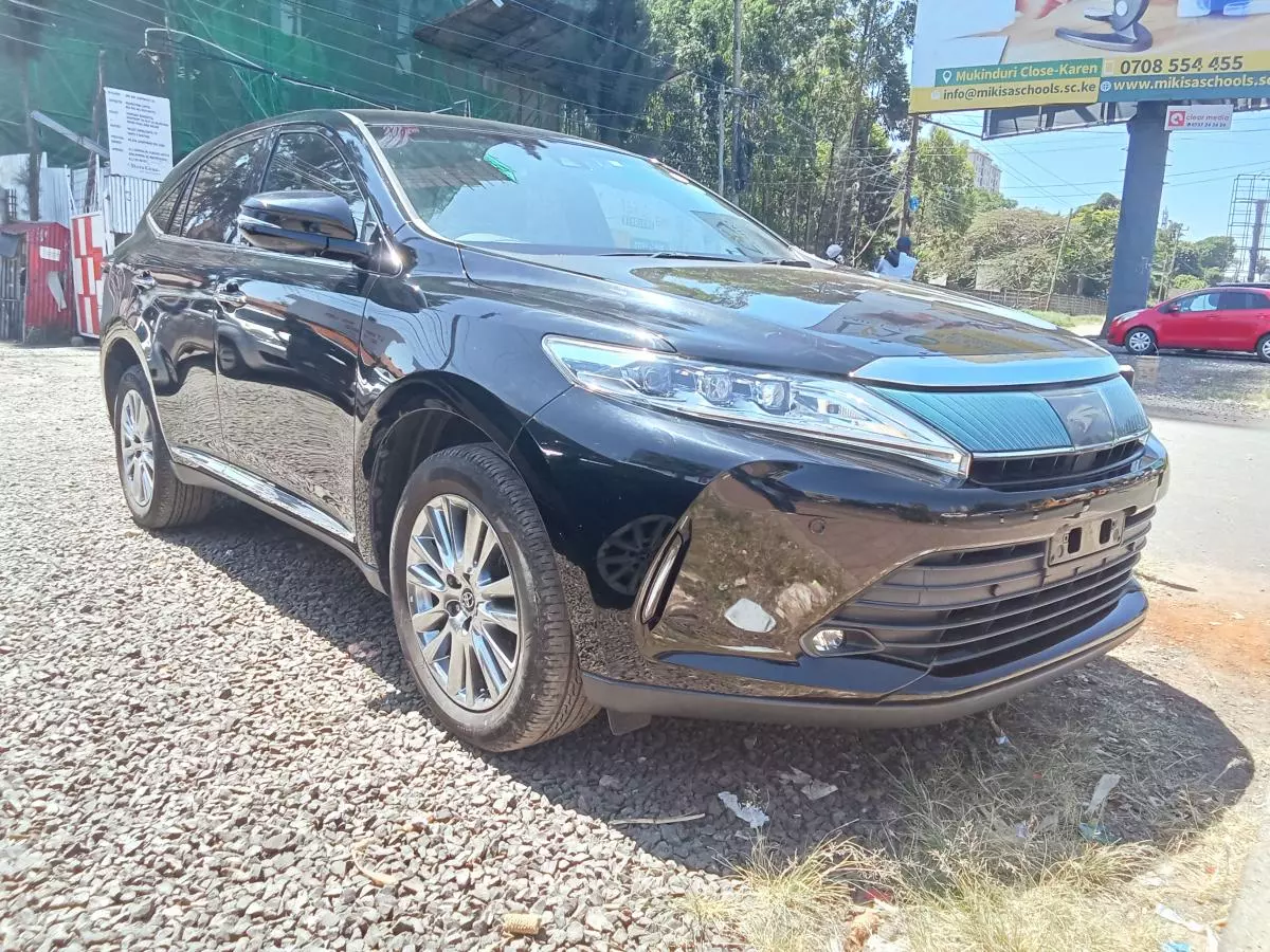 Toyota Harrier   - 2017