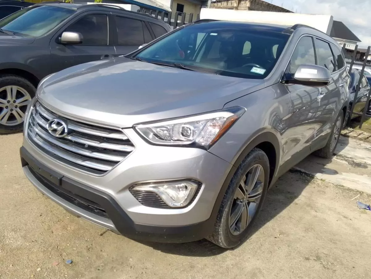 Hyundai Santa Fe   - 2013