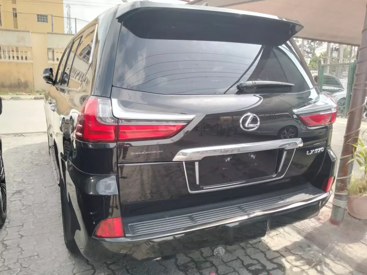 Lexus LX 570   - 2020