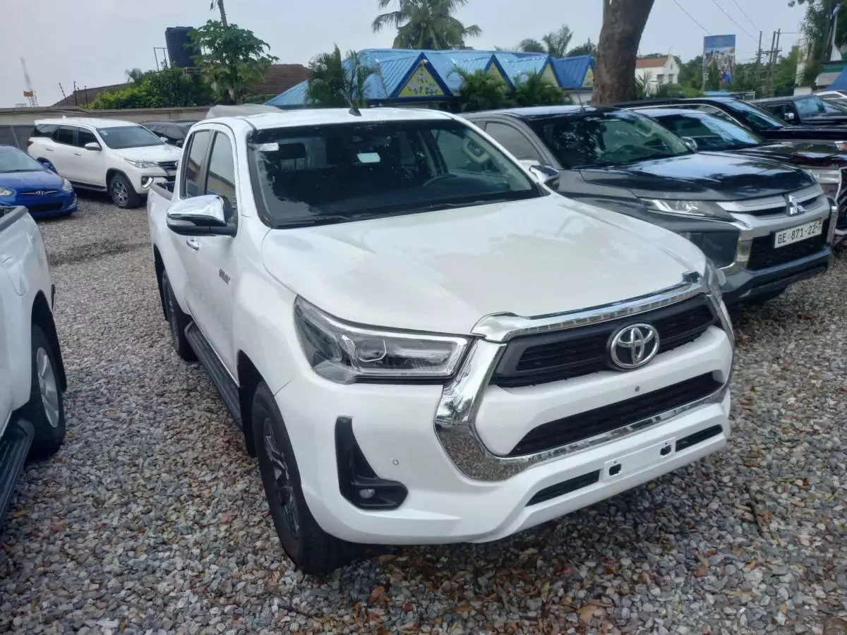 Toyota Hilux   - 2023