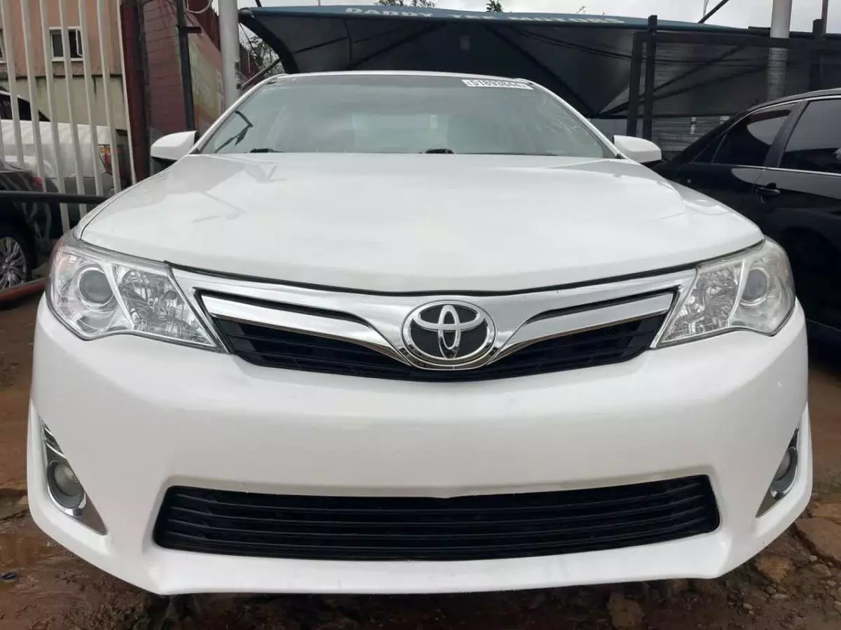 Toyota Camry   - 2014