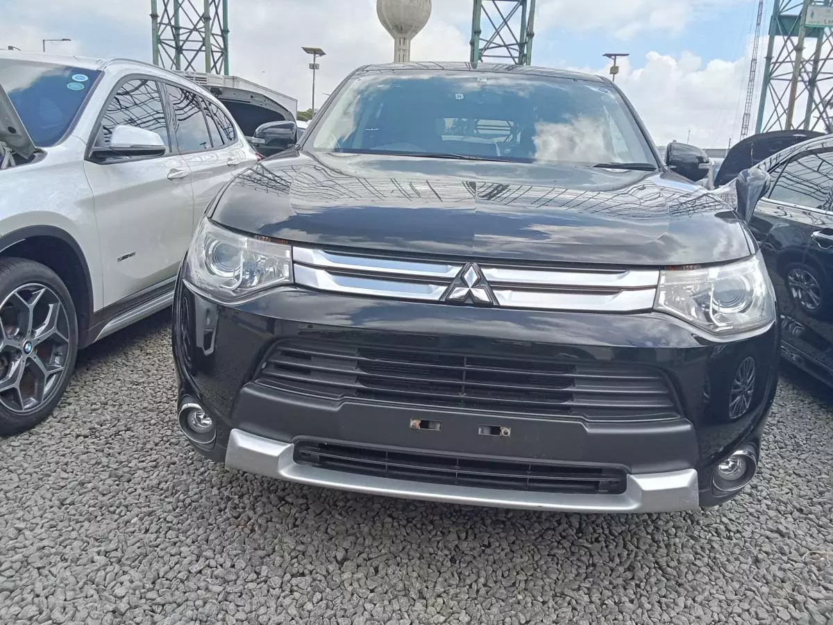 Mitsubishi Outlander GLX   - 2015