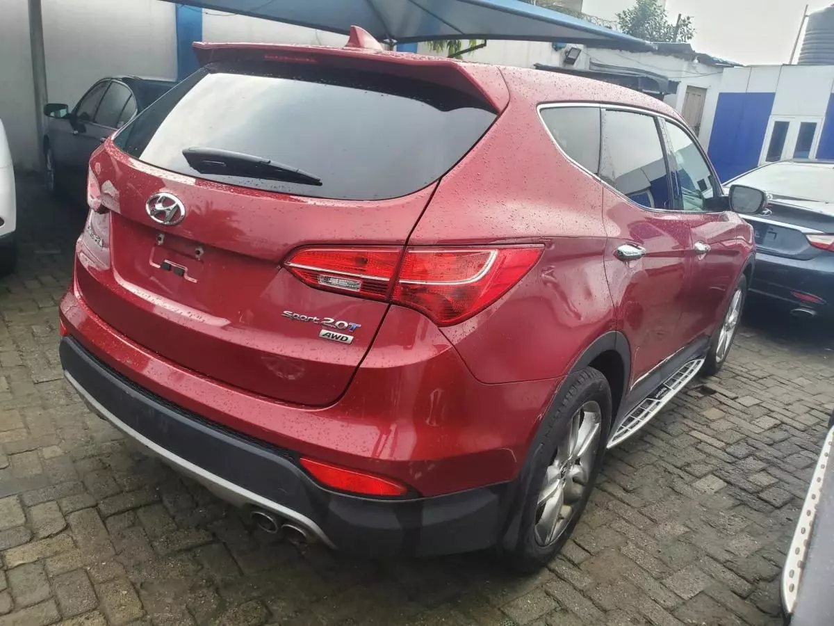 Hyundai Santa Fe   - 2013