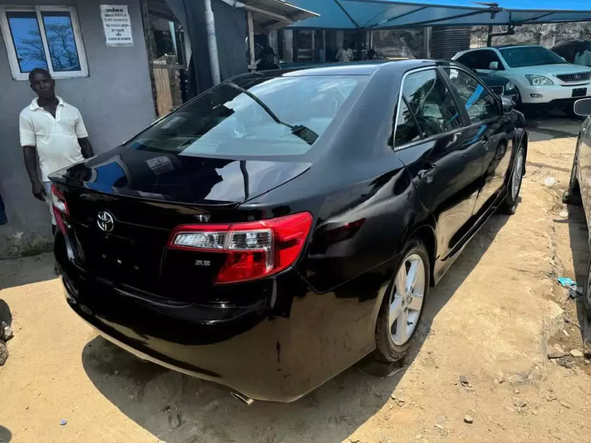 Toyota Camry   - 2014