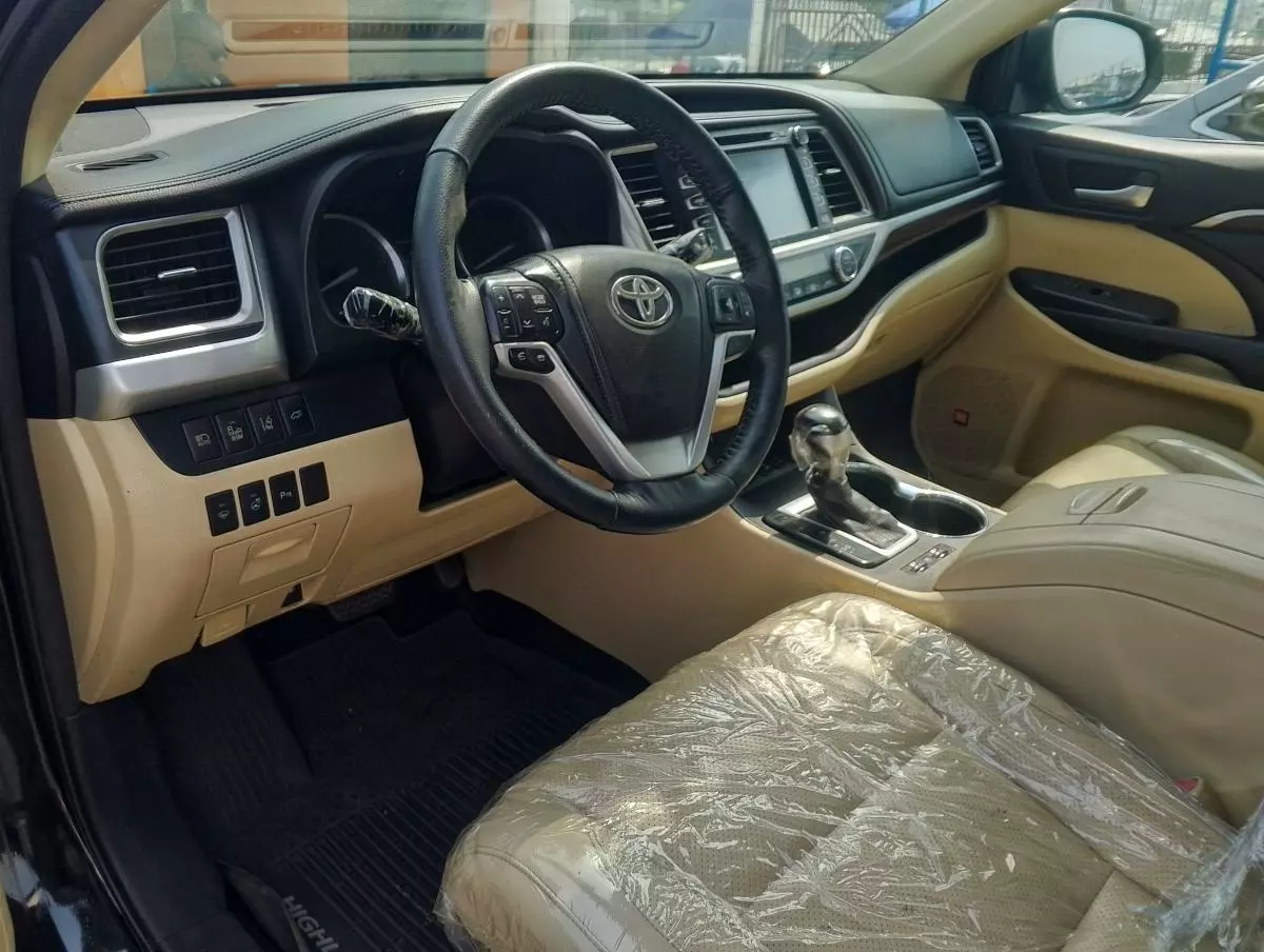 Toyota Highlander   - 2014