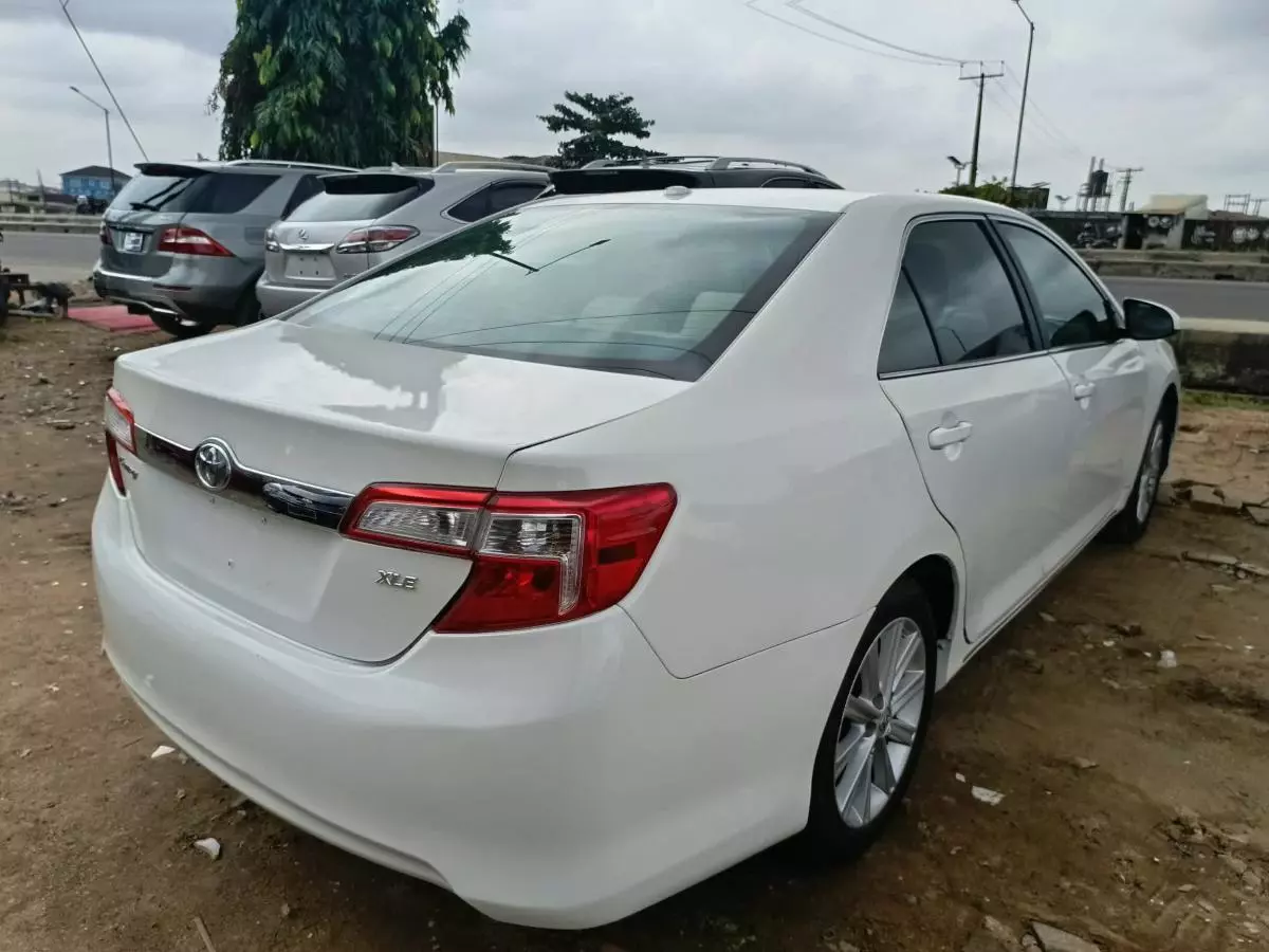 Toyota Camry   - 2014