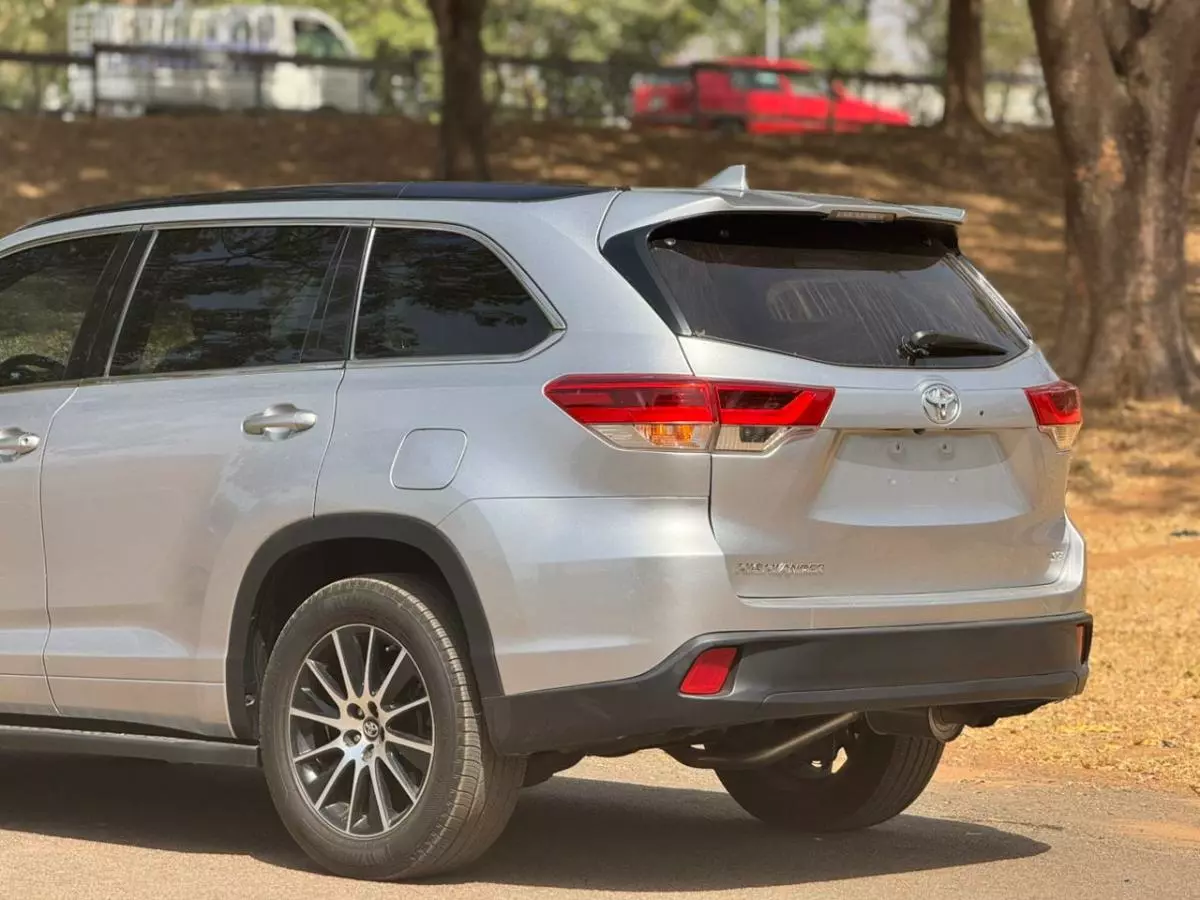 Toyota Highlander   - 2019