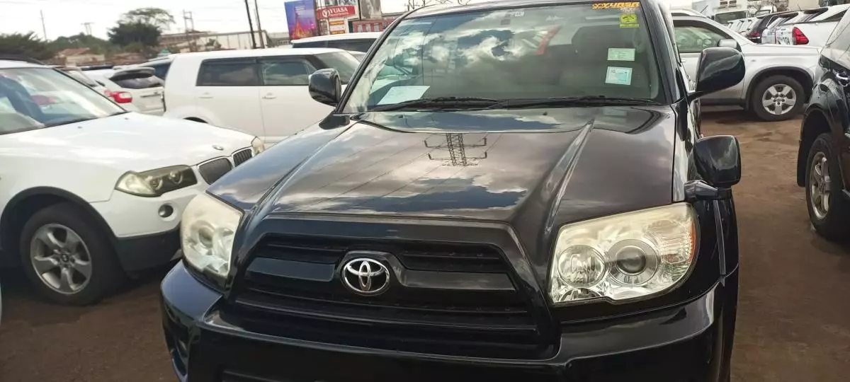 Toyota Hilux Surf    - 2010