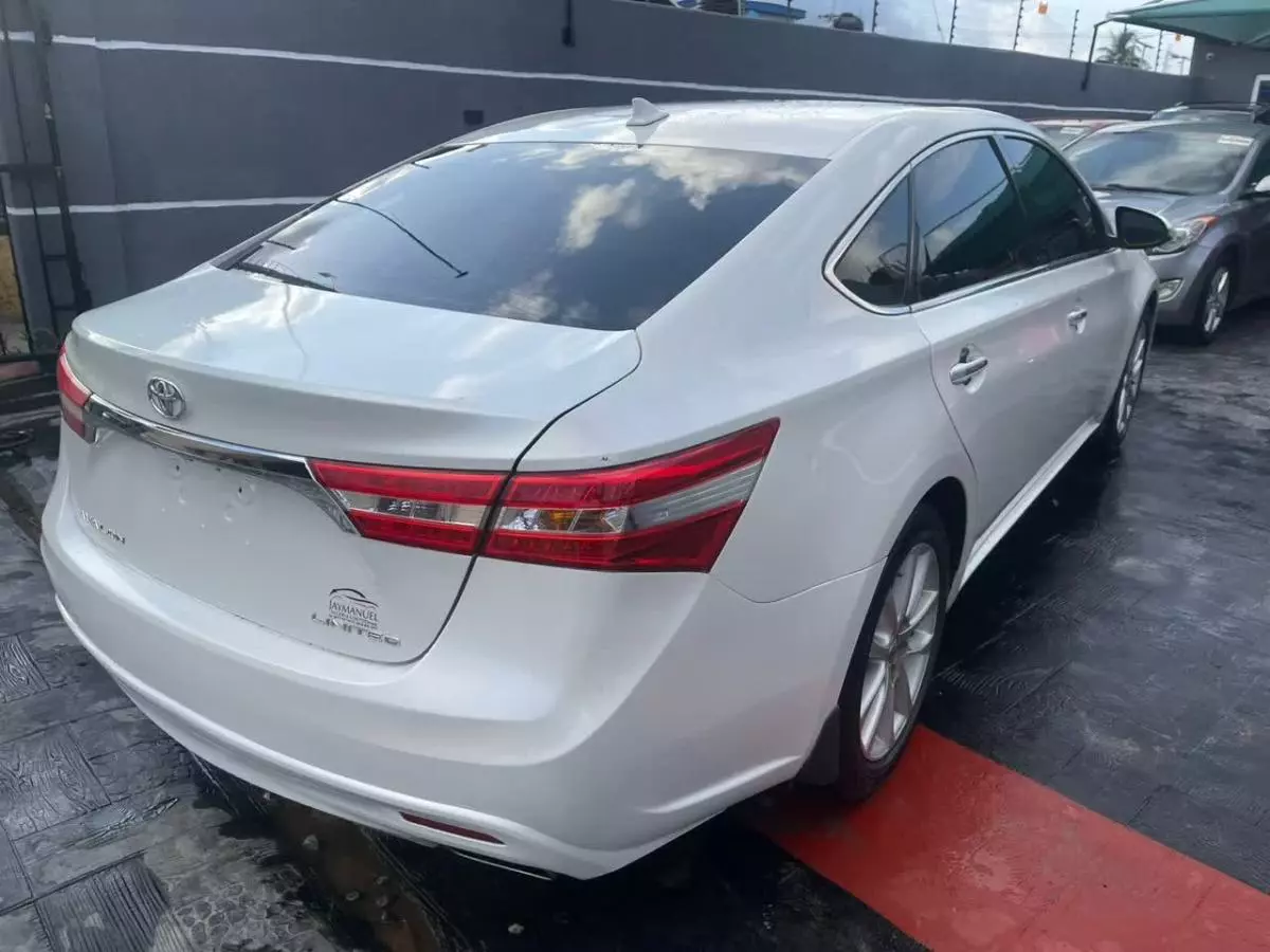 Toyota Avalon   - 2013