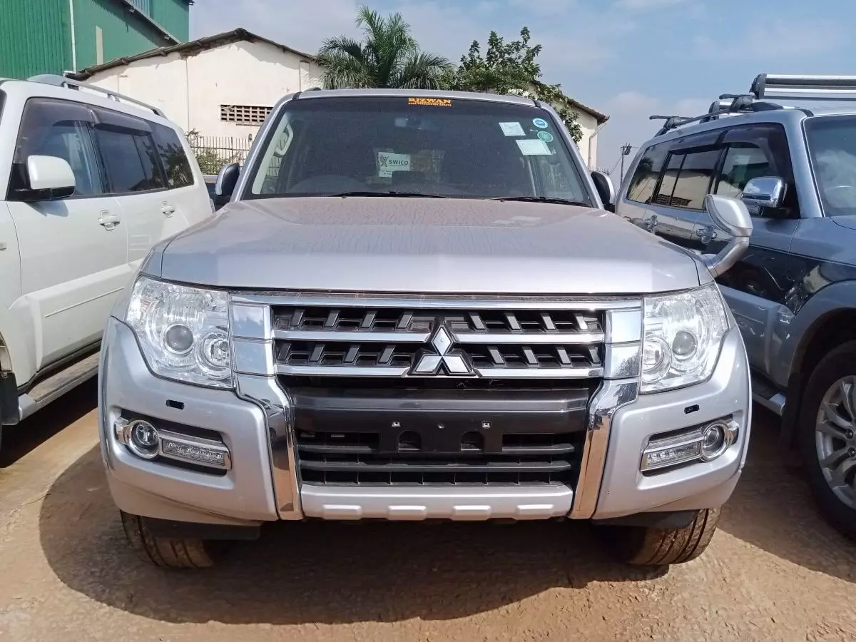 Mitsubishi Pajero   - 2012