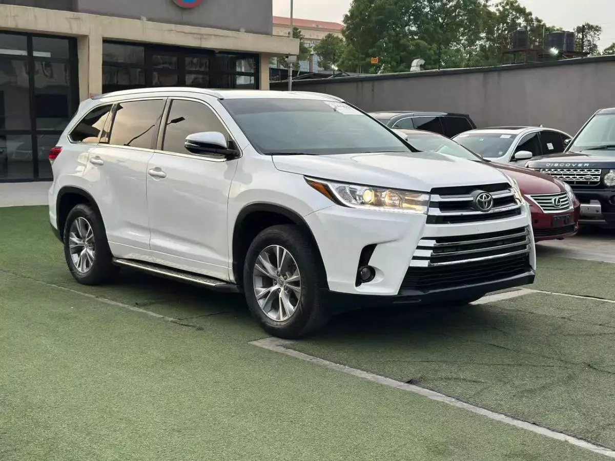 Toyota Highlander   - 2015