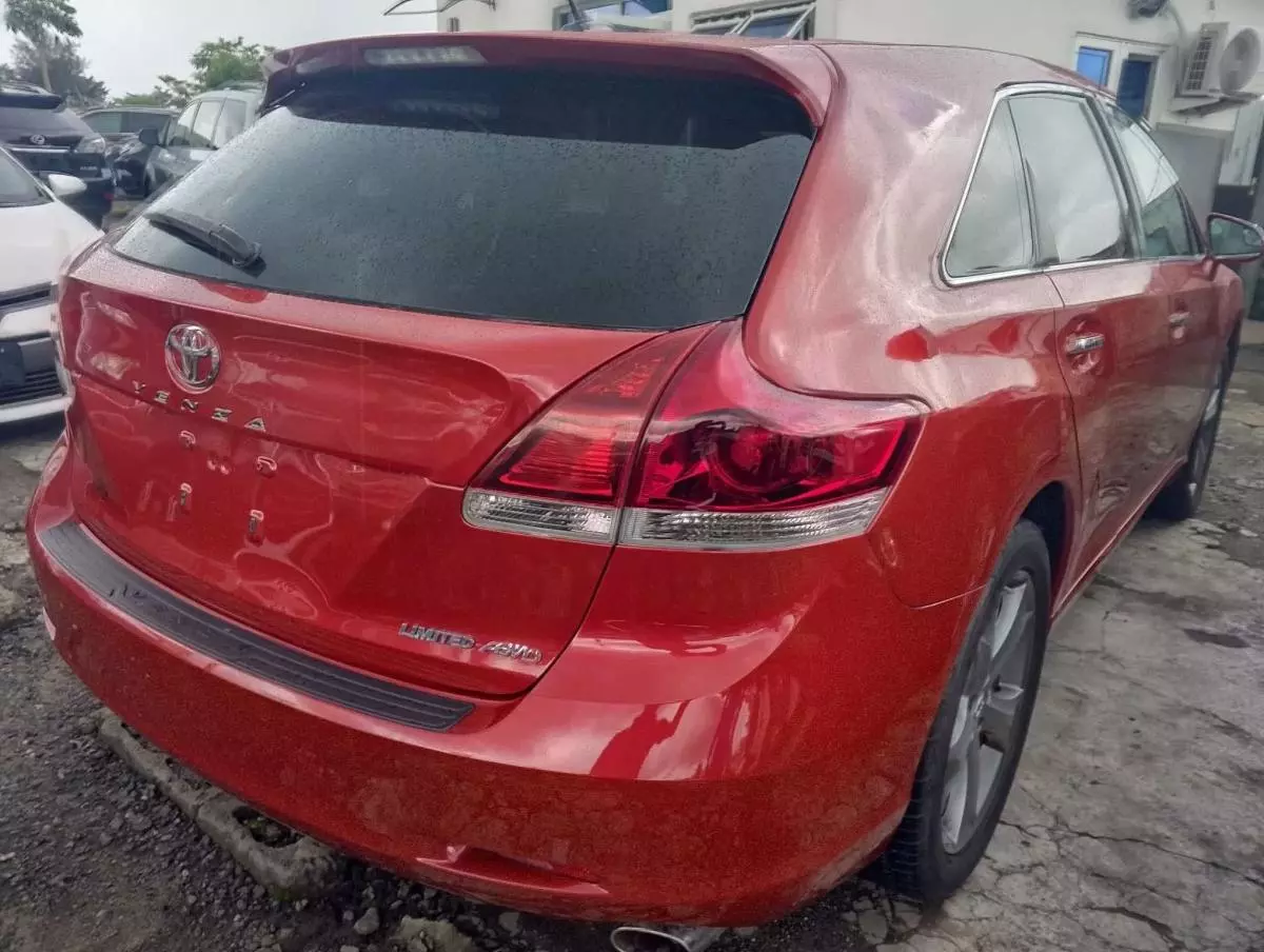 Toyota Venza   - 2013