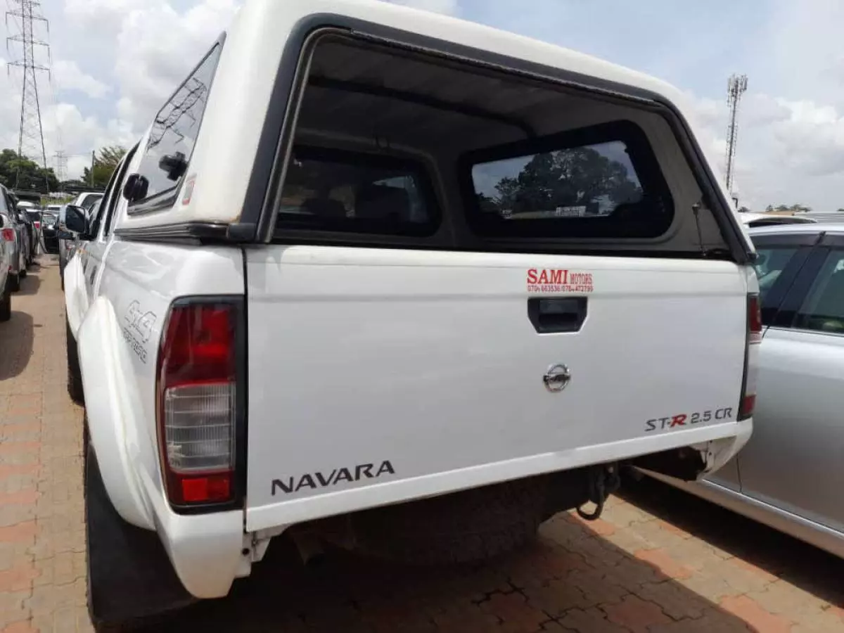 Nissan Navara   - 2014