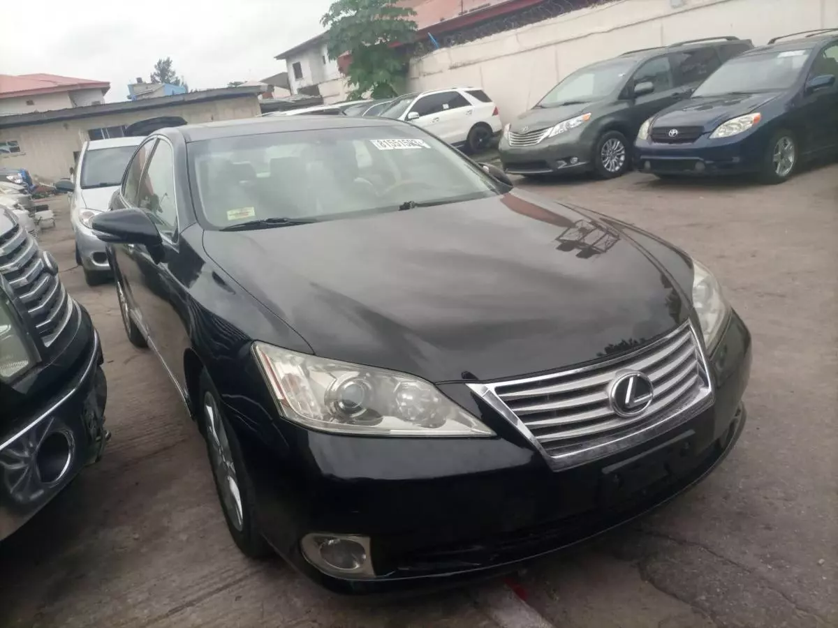 Lexus ES 350   - 2010