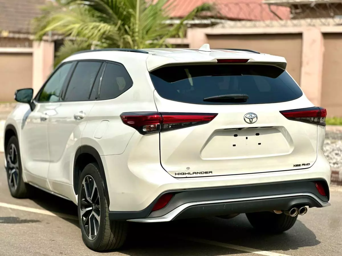 Toyota Highlander   - 2021