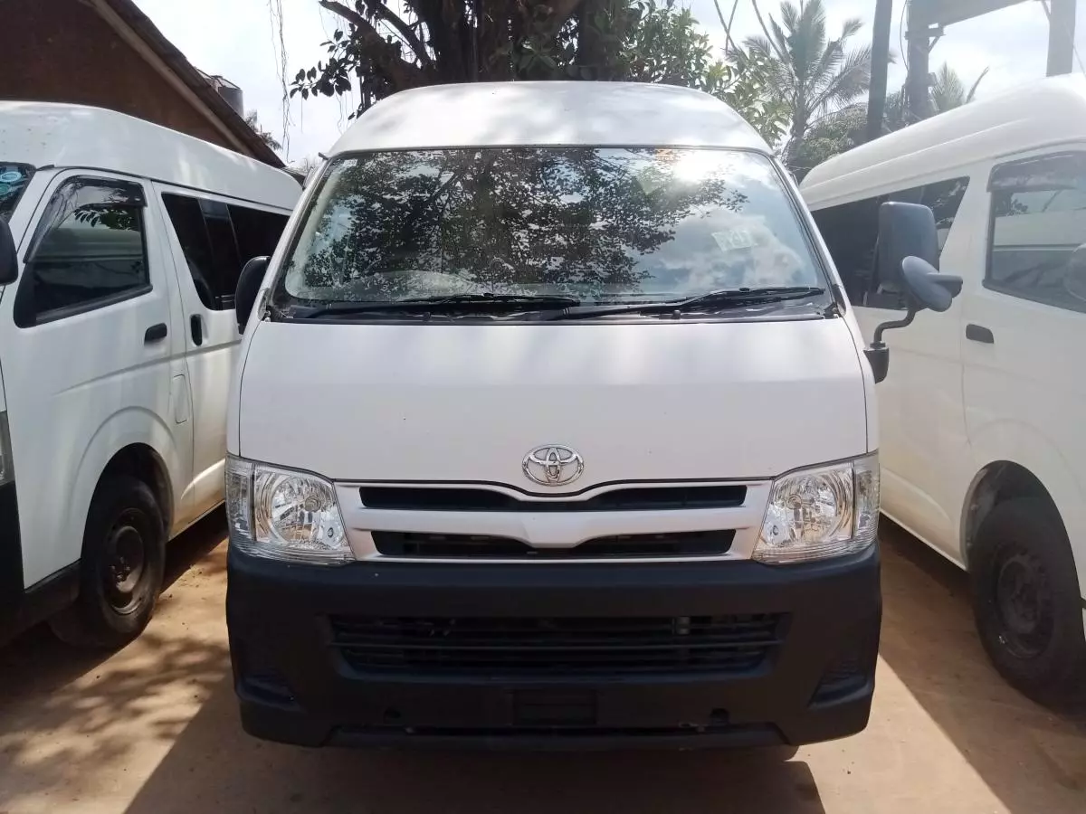 Toyota Hiace   - 2011