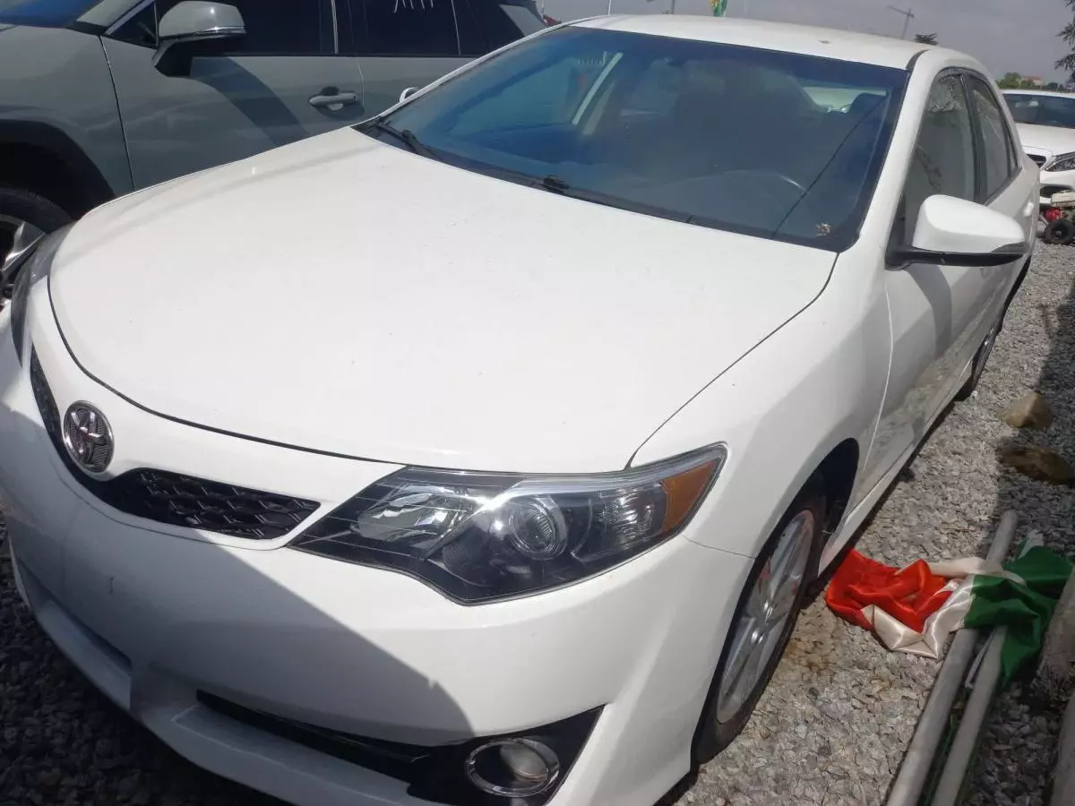 Toyota Camry   - 2014