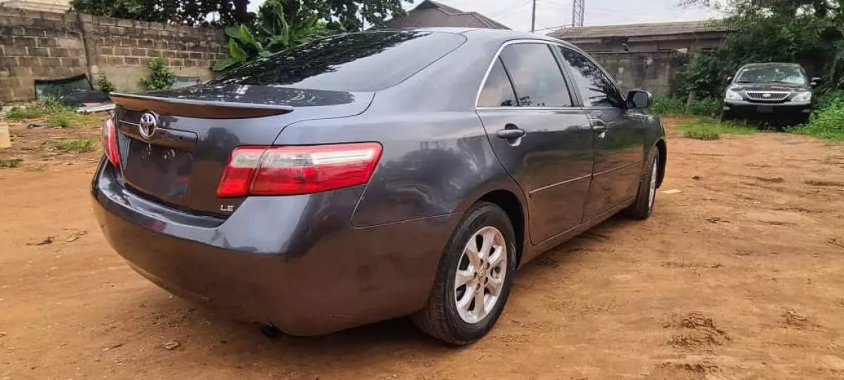 Toyota Camry - 2009