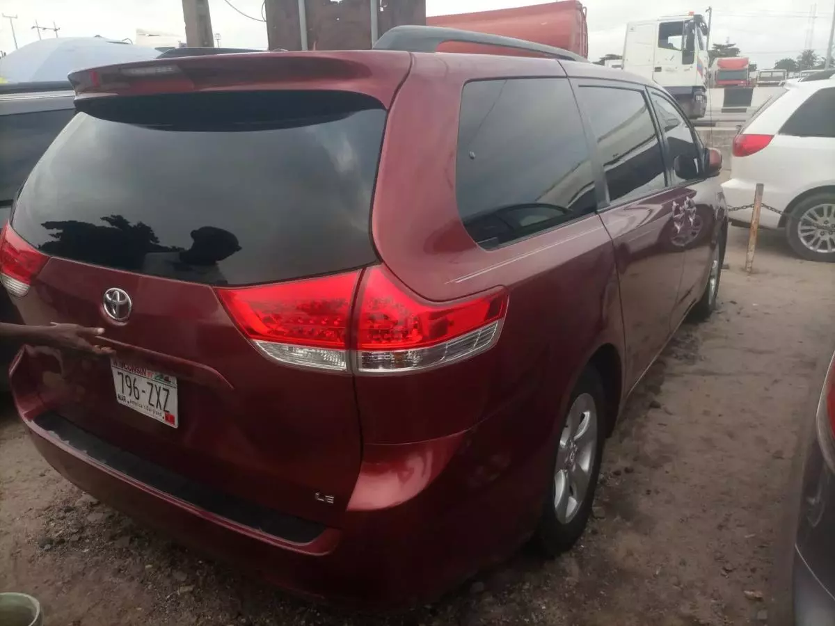 Toyota Sienna   - 2012