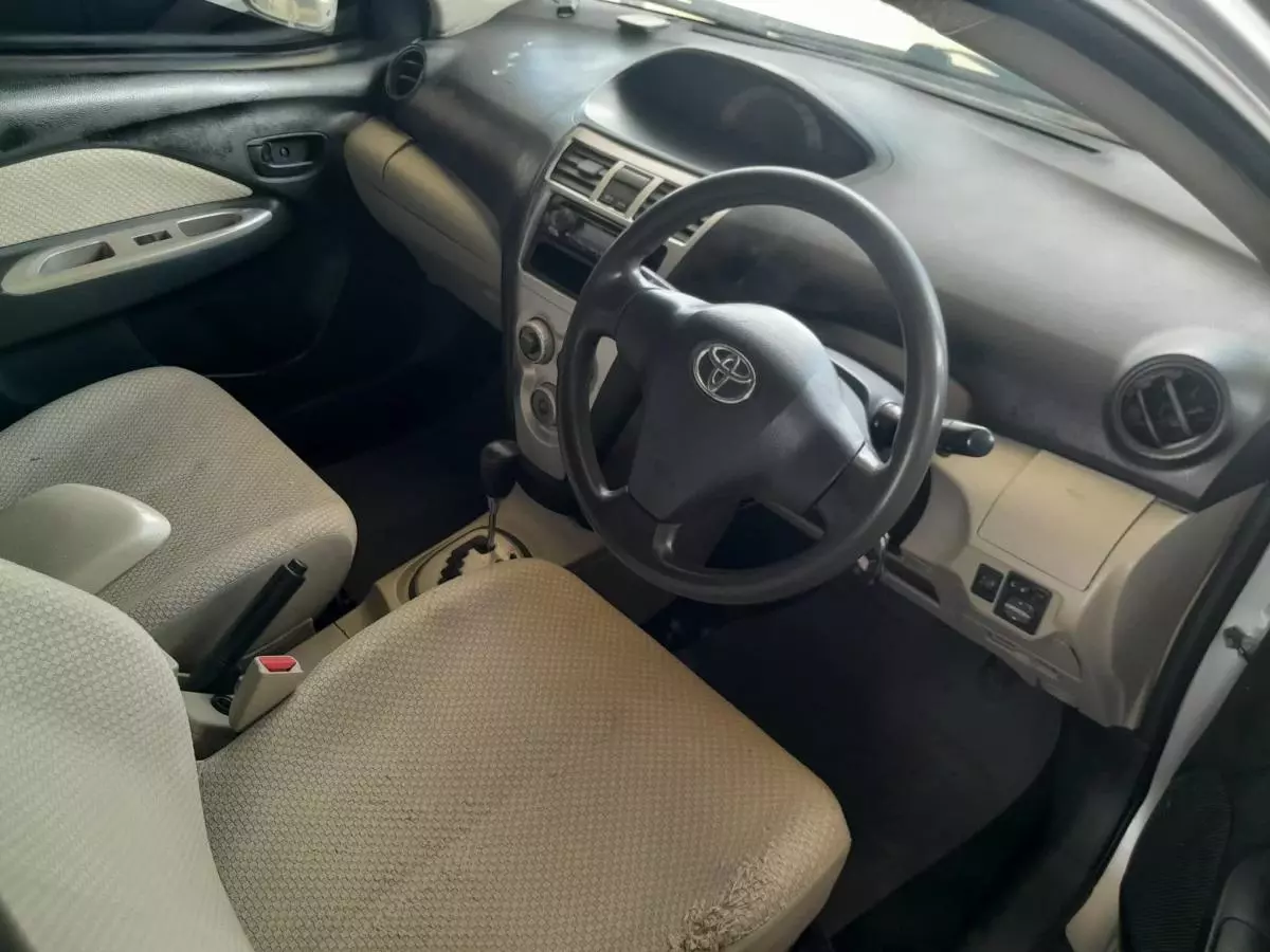 Toyota Belta   - 2005