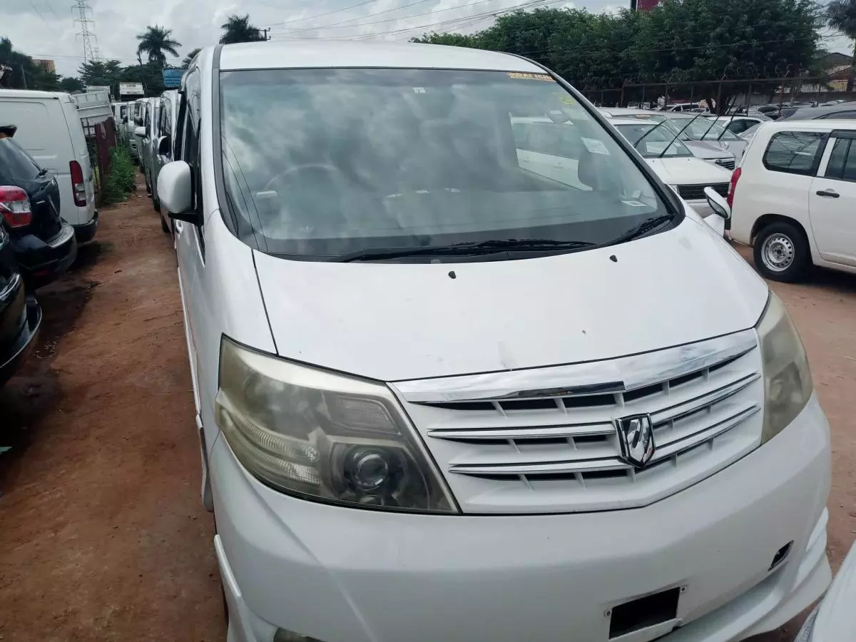 Toyota Alphard   - 2008