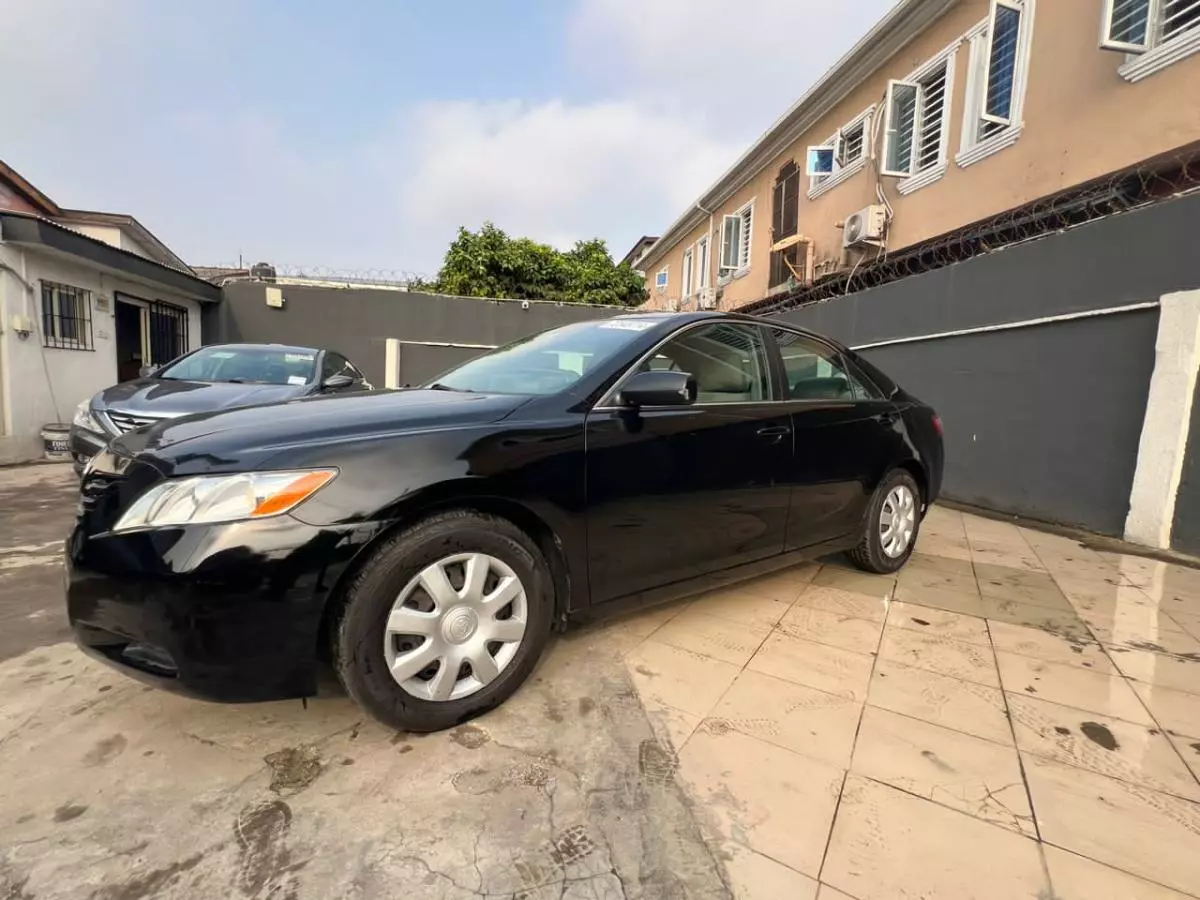 Toyota Camry   - 2009