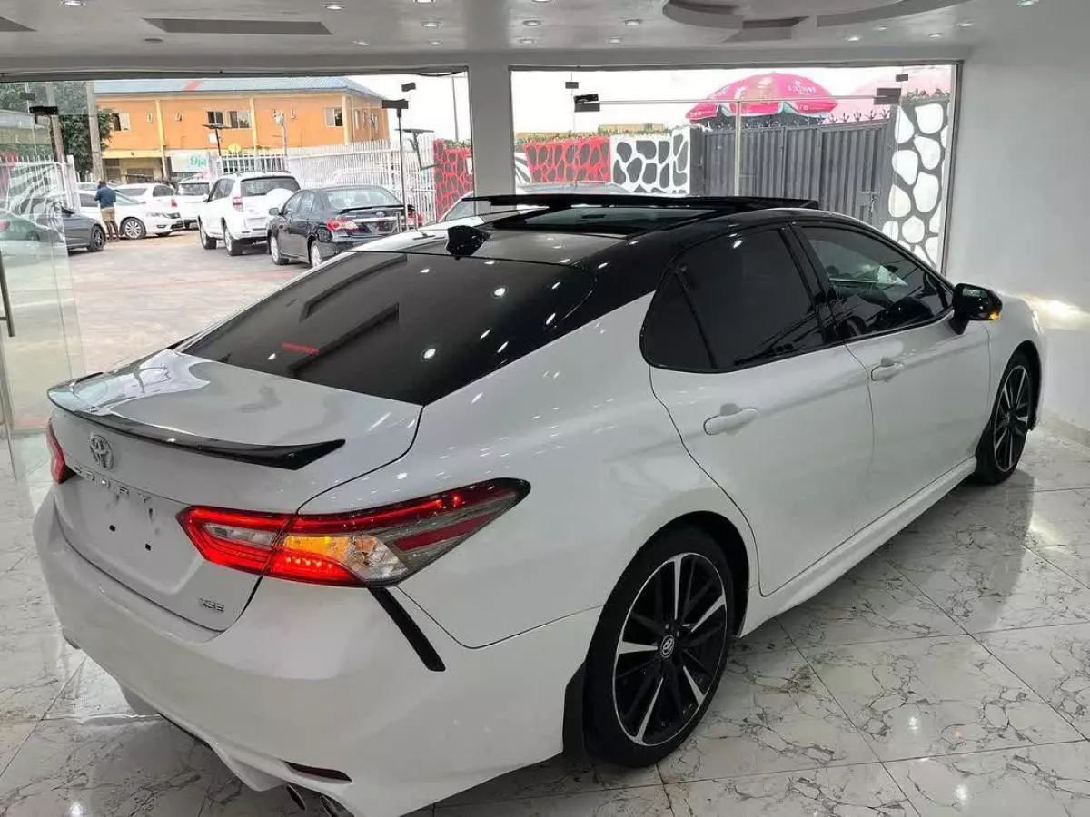 Toyota Camry   - 2018