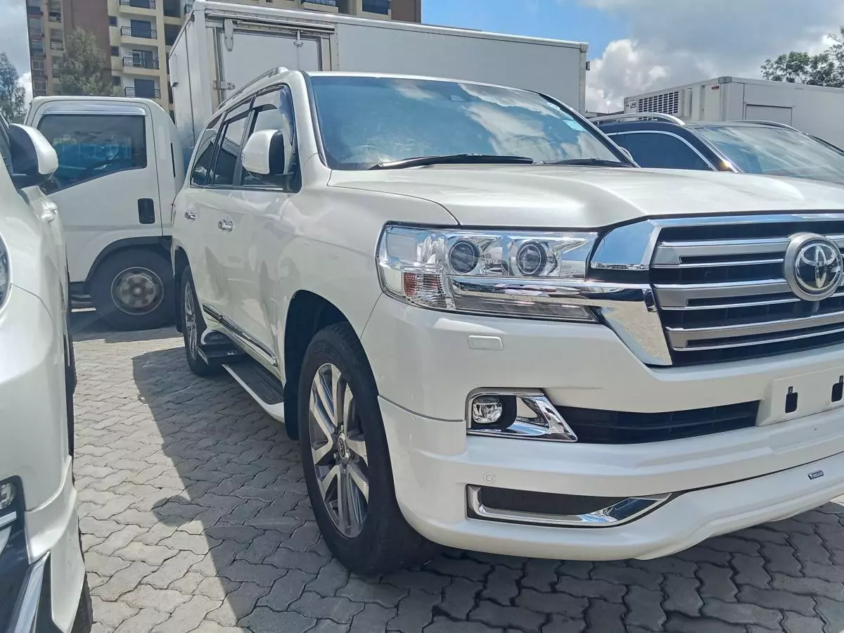 Toyota Landcruiser  V8   - 2017