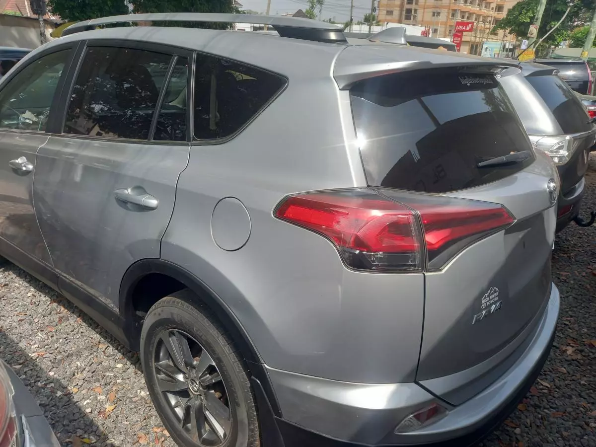 Toyota Rav4   - 2018