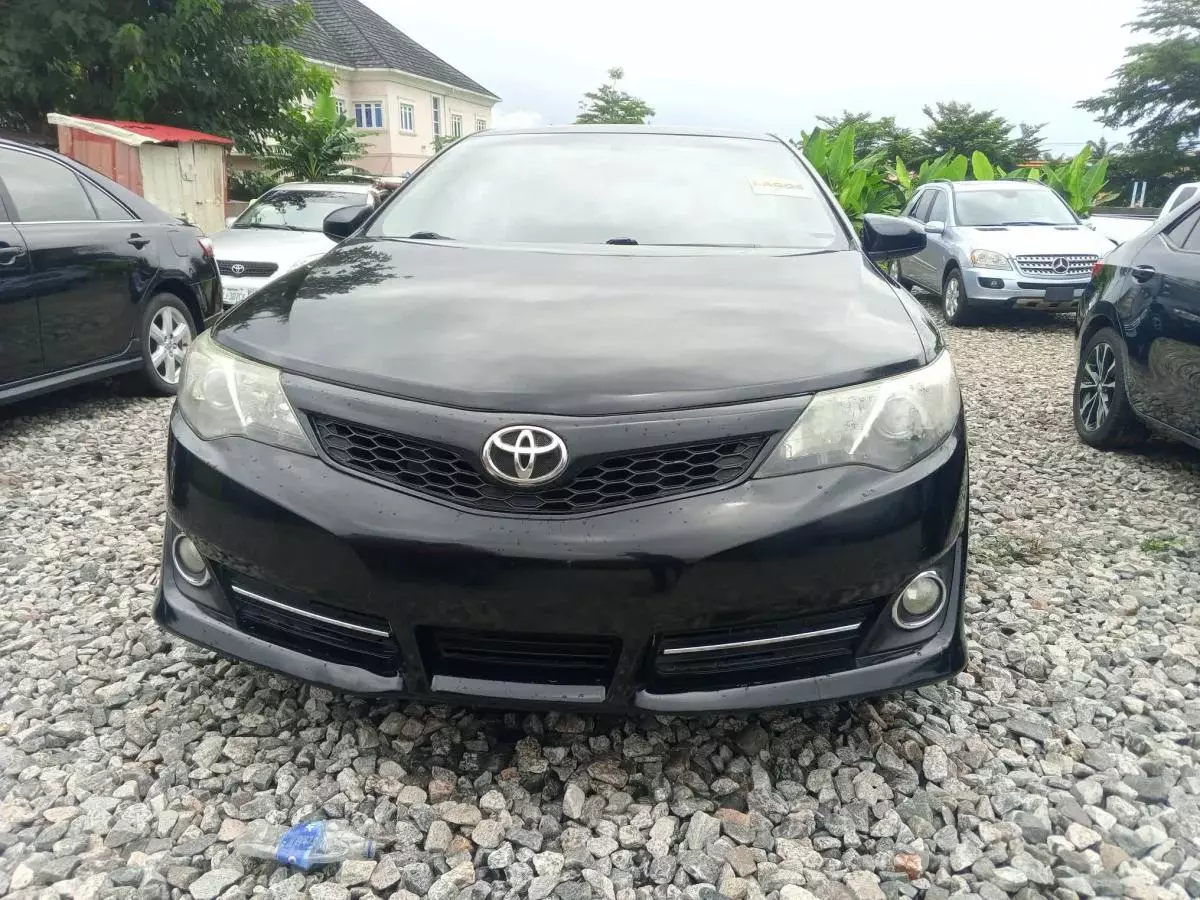 Toyota Camry   - 2013