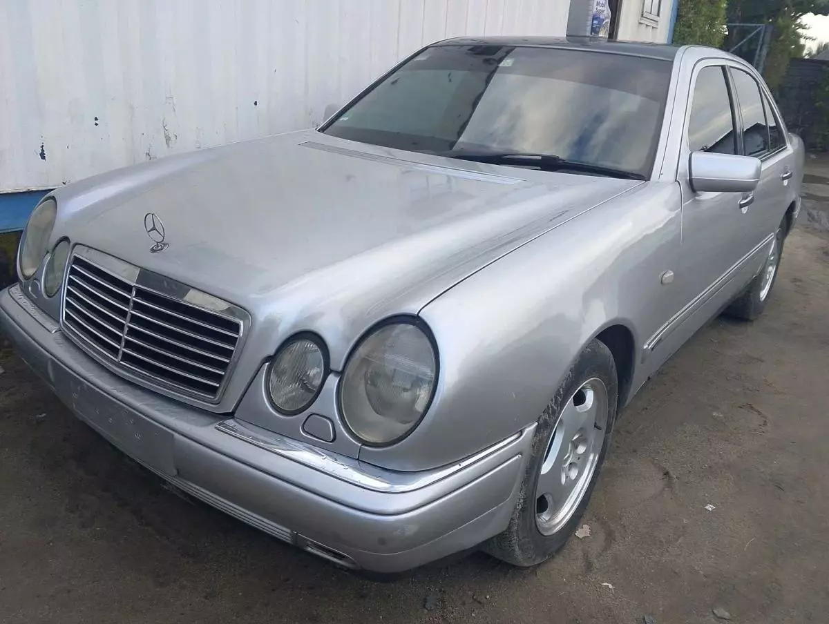 Mercedes-Benz E 280   - 2001