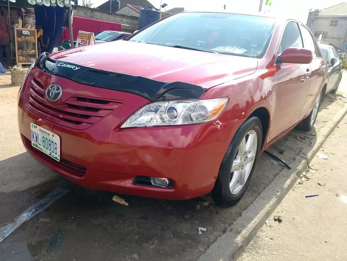 Toyota Camry   - 2009