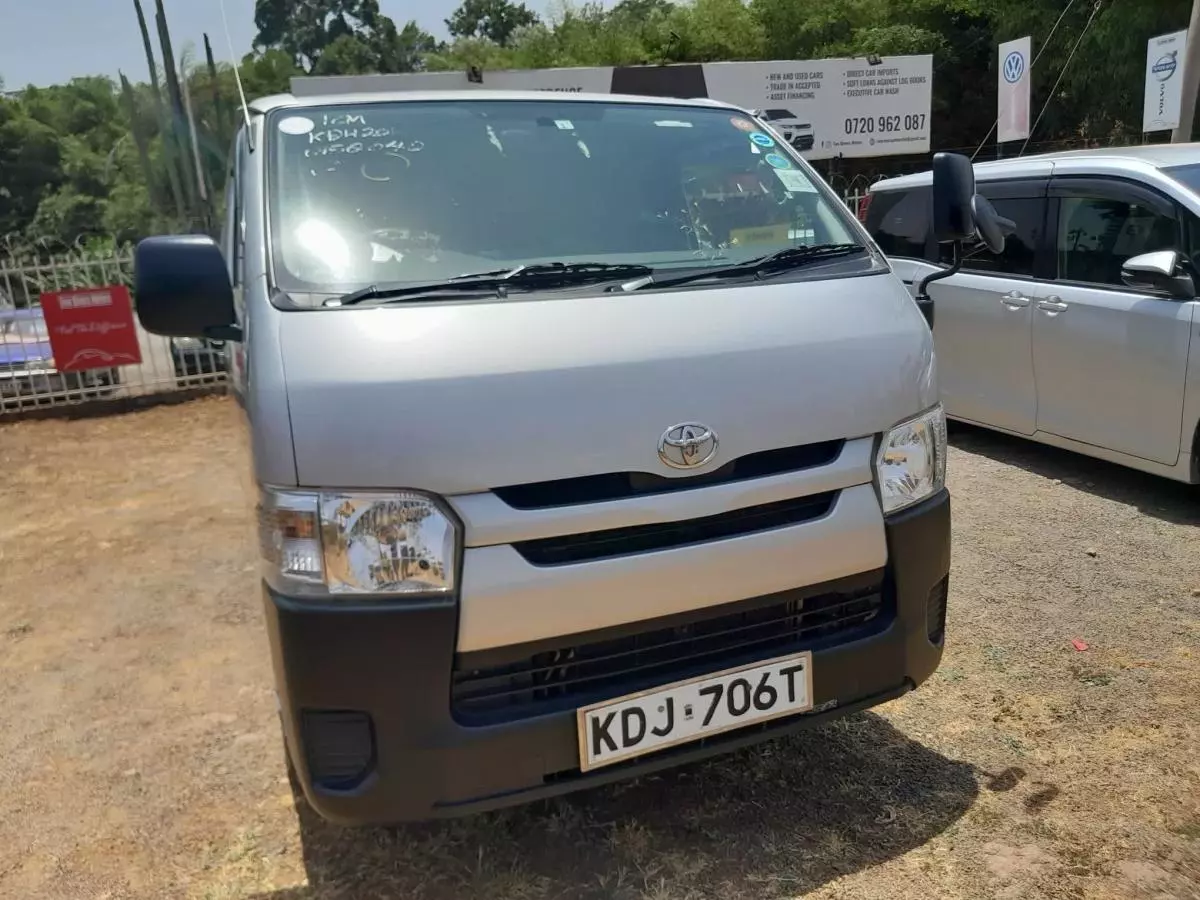 Toyota Hiace - 2015
