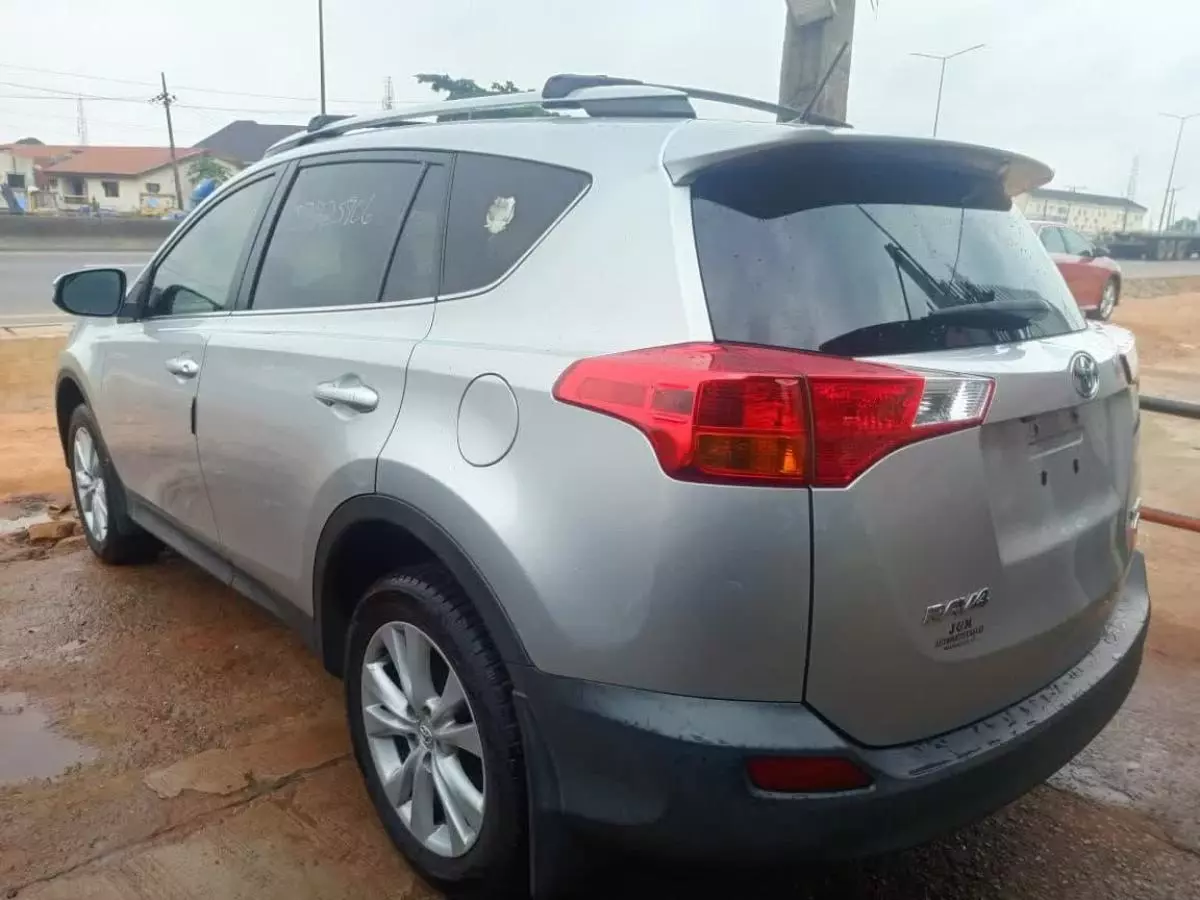 Toyota RAV 4   - 2013