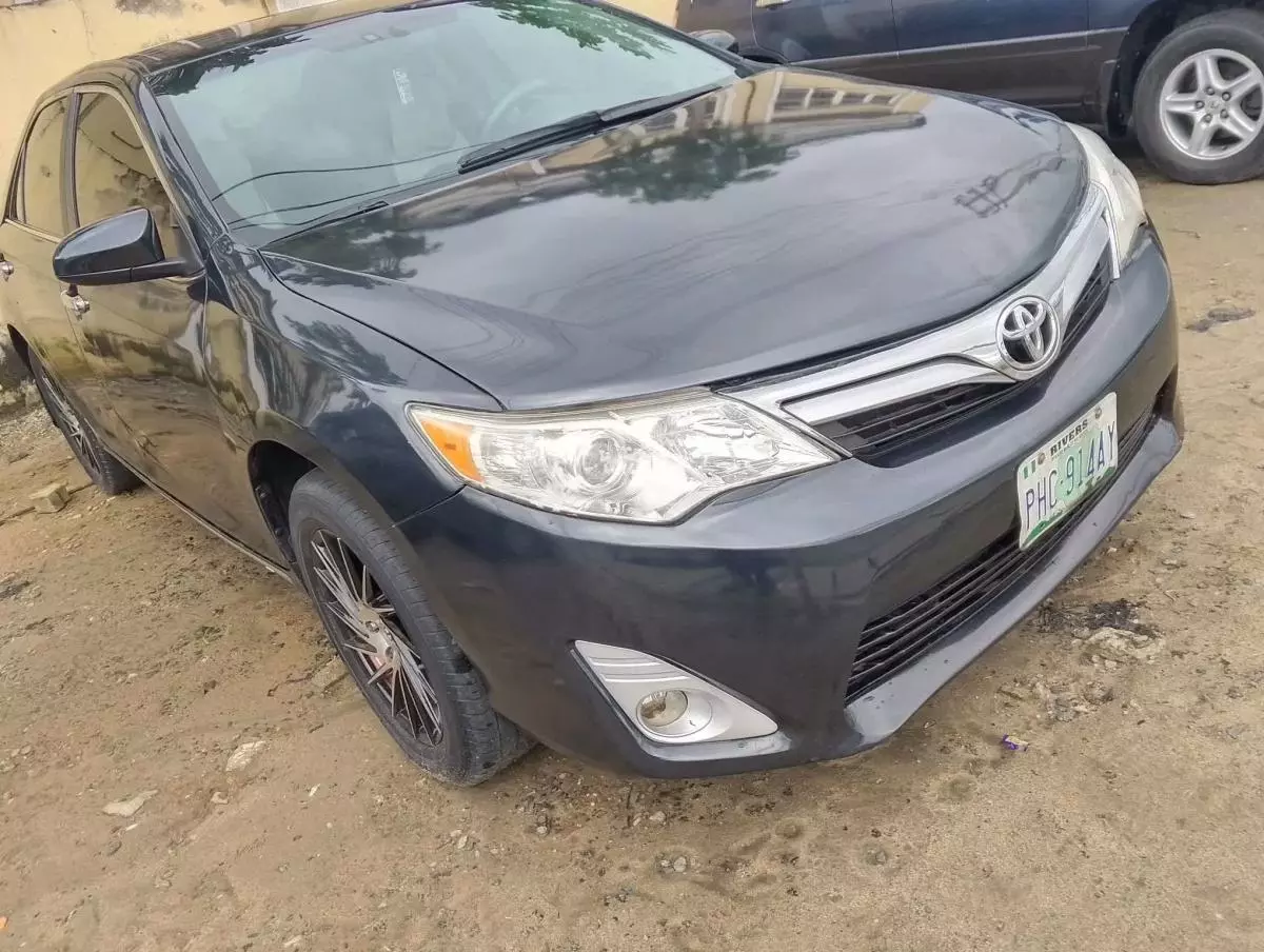 Toyota Camry   - 2012