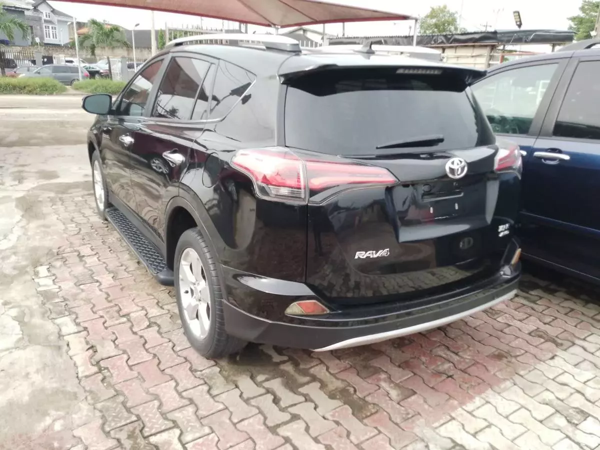 Toyota RAV 4   - 2015