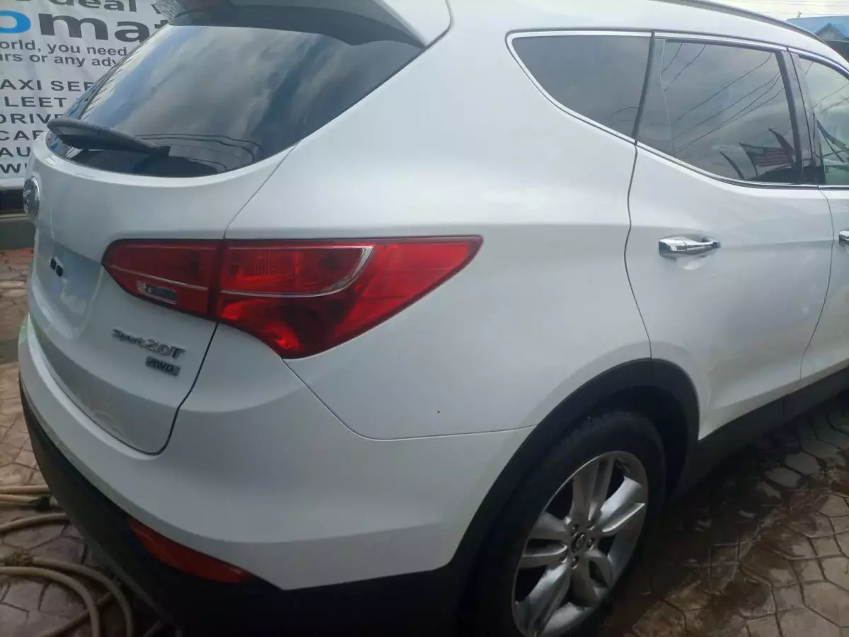 Hyundai Santa Fe   - 2013