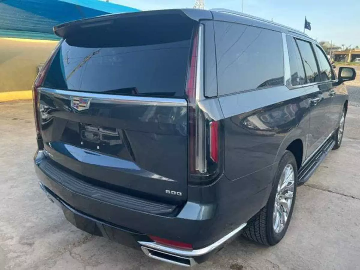 Cadillac Escalade   - 2021