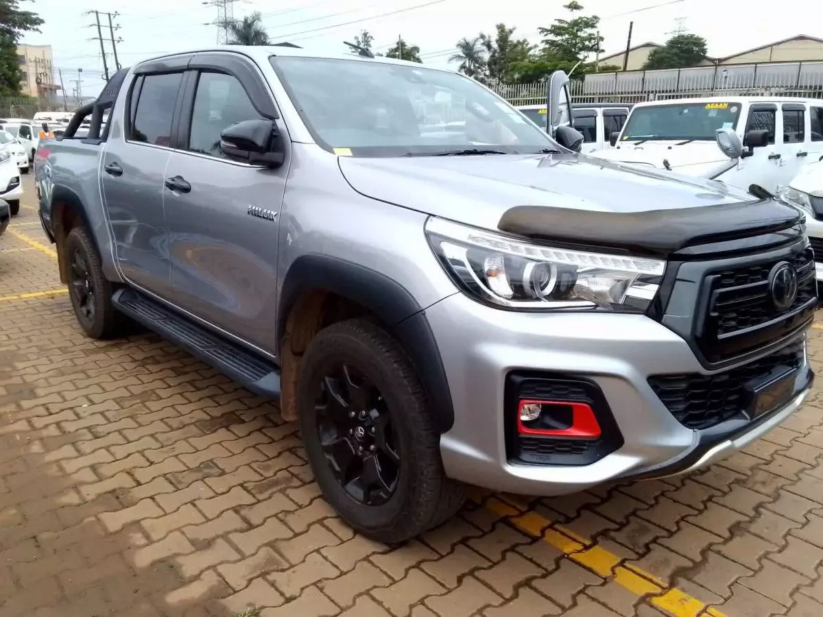 Toyota Hilux Revo    - 2019