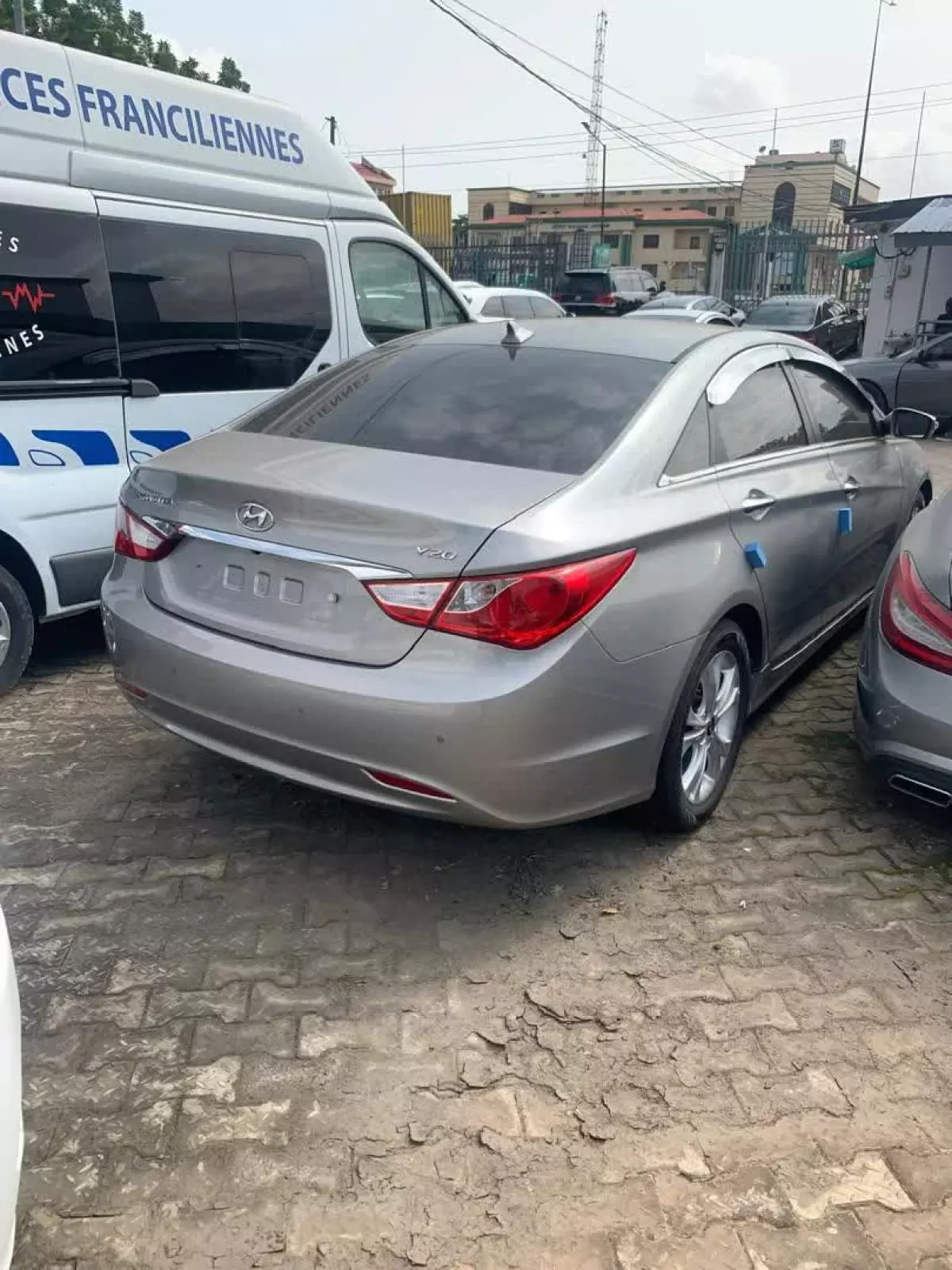 Hyundai Sonata   - 2010