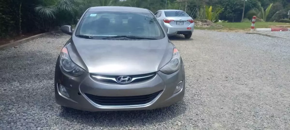 Hyundai Elantra   - 2013