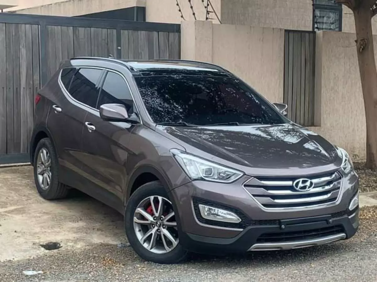 Hyundai Santa Fe   - 2013