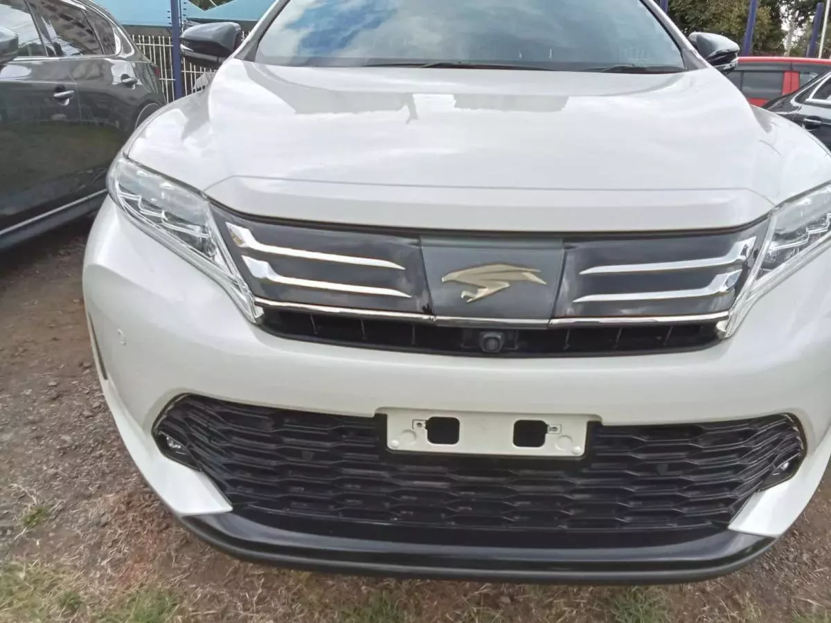 Toyota Harrier   - 2017