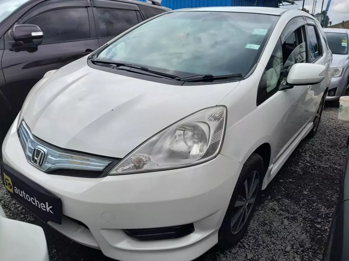 Honda Fit shuttle hybrid - 2012