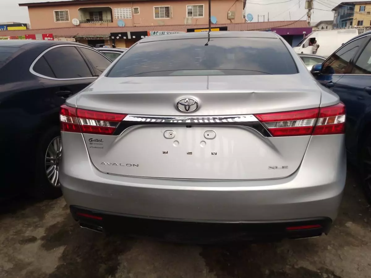 Toyota Avalon   - 2013