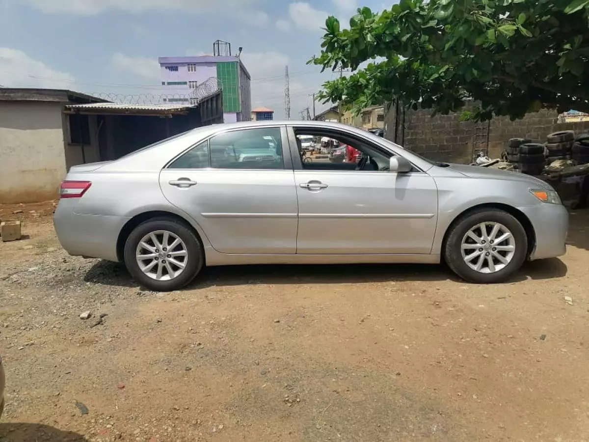 Toyota Camry   - 2011