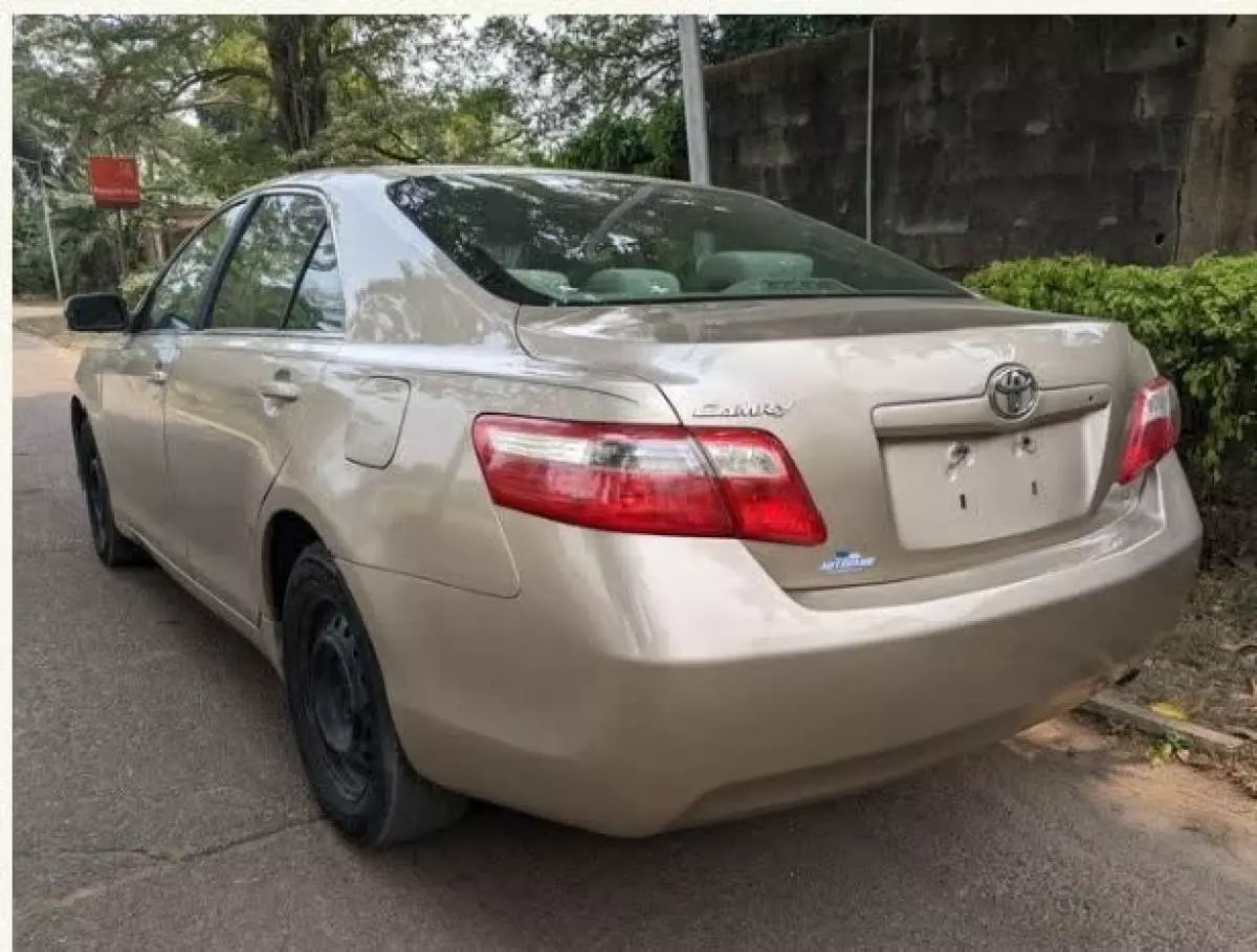 Toyota Camry   - 2009